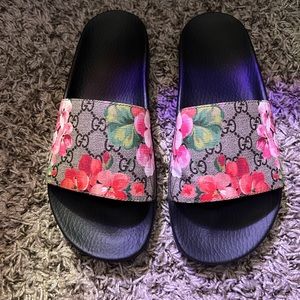 GUCCI SLIDES